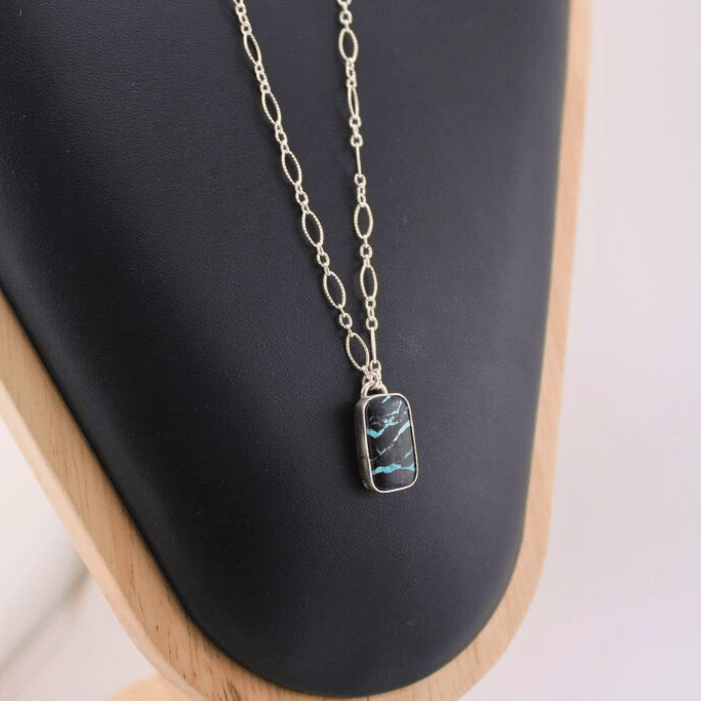 Flint Ridge – Black Jack Necklace