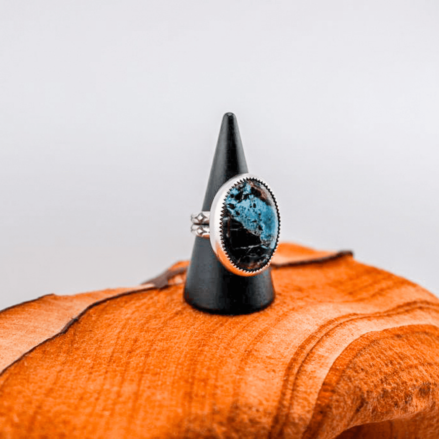 Desert Tide - Black Jack Oval Statement